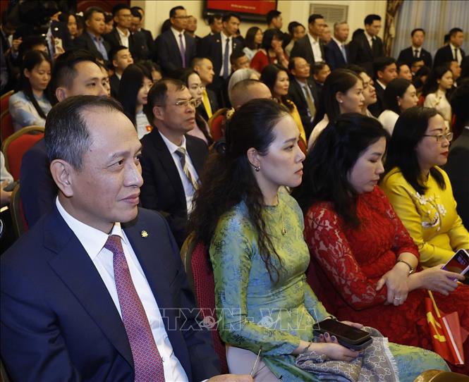 Cán bộ, nhân viên Đại sứ quán và đại diện cộng đồng người Việt Nam tại Trung Quốc tham dự buổi gặp gỡ Tổng Bí thư, Chủ tịch nước Tô Lâm. Ảnh: Thống Nhất - TTXVN