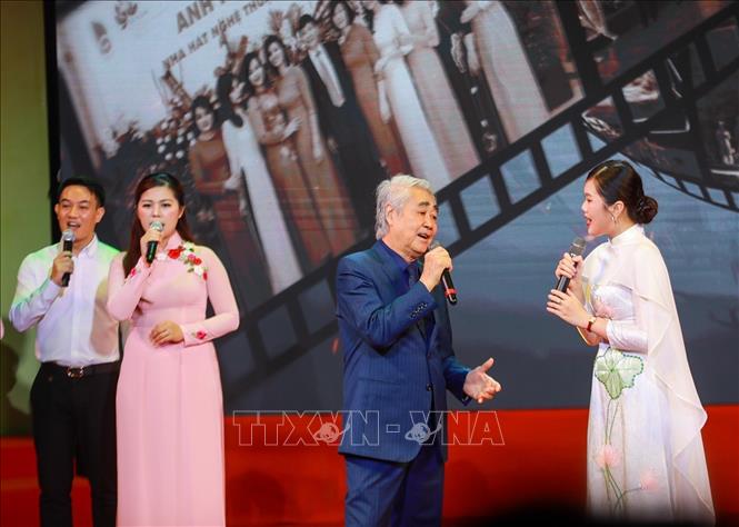 Tiết mục nghệ thuật biểu diễn tại chương trình. Ảnh: Khánh Hoà - TTXVN