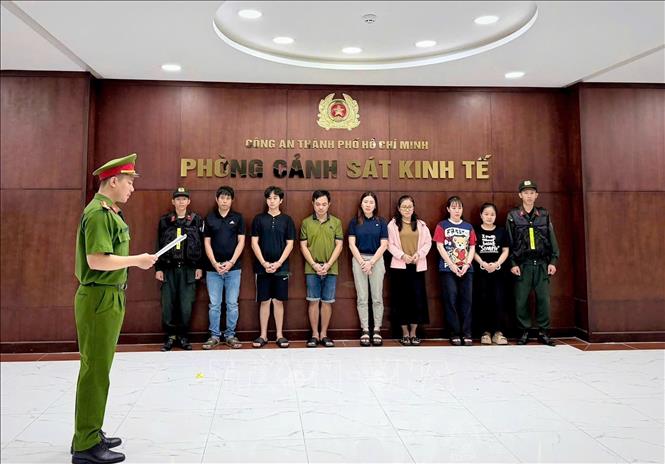 Các đối tượng tại cơ quan công an. Ảnh: TTXVN phát