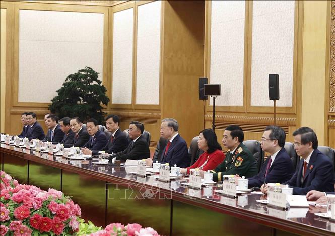 Tổng Bí thư, Chủ tịch nước Tô Lâm và thành viên Đoàn cấp cao Việt Nam tại cuộc hội đàm với Tổng Bí thư, Chủ tịch nước Trung Quốc Tập Cận Bình và Đoàn cấp cao Trung Quốc. Ảnh: Thống Nhất – TTXVN