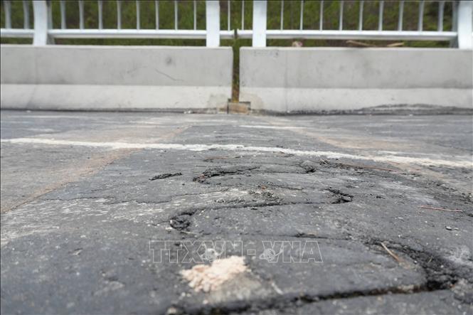 Mối nối các nhịp dầm cầu của công trình cầu cạn Xuân Hương trên tuyến đèo Mimosa – Đà Lạt. Ảnh: Nguyễn Dũng – TTXVN 