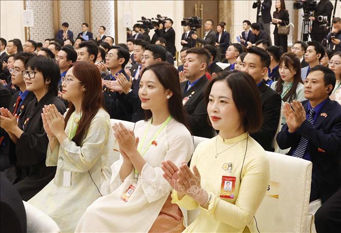Đại biểu thanh niên Việt Nam - Trung Quốc tham gia chương trình “Hành trình Đỏ nghiên cứu, học tập” tại cuộc gặp gỡ với Tổng Bí thư, Chủ tịch nước Tô Lâm và Tổng Bí thư, Chủ tịch nước Trung Quốc Tập Cận Bình. Ảnh: Thống Nhất - TTXVN