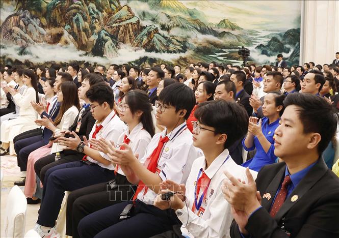 Đại biểu thanh niên Việt Nam - Trung Quốc tham gia chương trình “Hành trình Đỏ nghiên cứu, học tập” tại cuộc gặp gỡ với Tổng Bí thư, Chủ tịch nước Tô Lâm và Tổng Bí thư, Chủ tịch nước Trung Quốc Tập Cận Bình. Ảnh: Thống Nhất - TTXVN