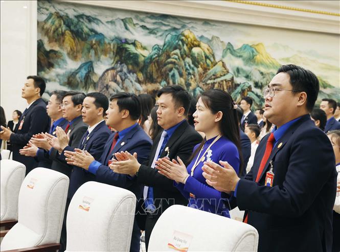Đại biểu thanh niên Việt Nam - Trung Quốc tham gia chương trình “Hành trình Đỏ nghiên cứu, học tập” tại cuộc gặp gỡ với Tổng Bí thư, Chủ tịch nước Tô Lâm và Tổng Bí thư, Chủ tịch nước Trung Quốc Tập Cận Bình. Ảnh: Thống Nhất - TTXVN