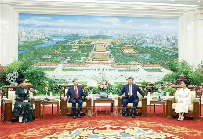 Tổng Bí thư, Chủ tịch nước Tô Lâm và Phu nhân cùng Tổng Bí thư, Chủ tịch nước Trung Quốc Tập Cận Bình và Phu nhân dự tiệc trà. Ảnh: Thống Nhất - TTXVN