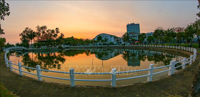 Khu văn hóa Hồ Sen giữa lòng đô thị Vị Thanh. Ảnh: Duy Khương – TTXVN