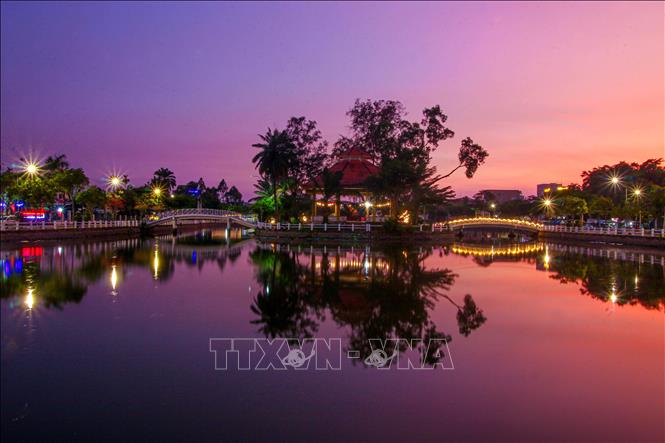 Khu Văn hóa Hồ Sen lung linh chiều về. Ảnh: Duy Khương – TTXVN