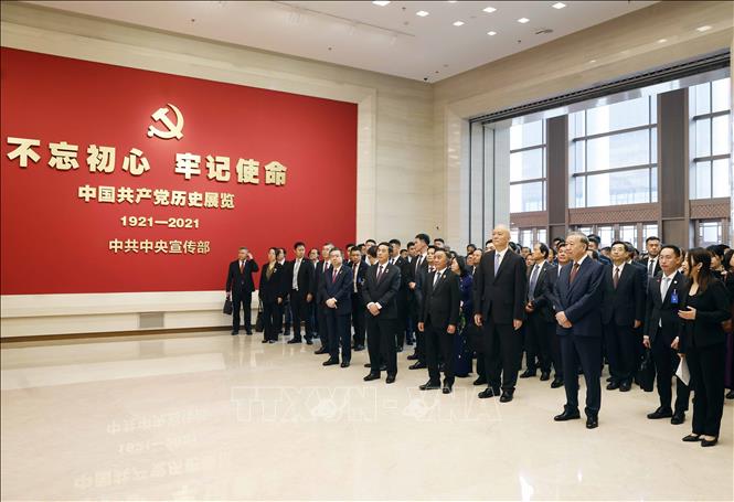 Tổng Bí thư, Chủ tịch nước Tô Lâm thăm Bảo tàng Lịch sử Đảng Cộng sản Trung Quốc. Ảnh: Thống Nhất - TTXVN