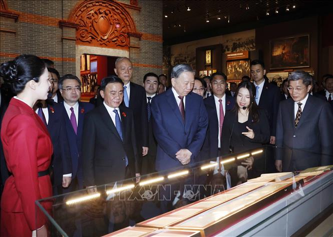 Tổng Bí thư, Chủ tịch nước Tô Lâm thăm Bảo tàng Lịch sử Đảng Cộng sản Trung Quốc. Ảnh: Thống Nhất - TTXVN