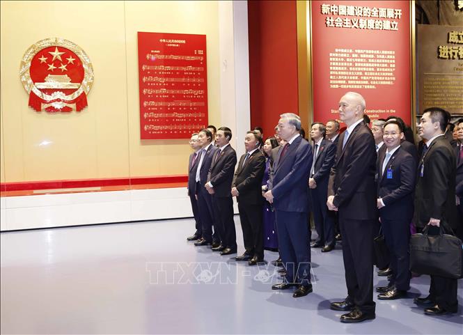 Tổng Bí thư, Chủ tịch nước Tô Lâm thăm Bảo tàng Lịch sử Đảng Cộng sản Trung Quốc. Ảnh: Thống Nhất - TTXVN