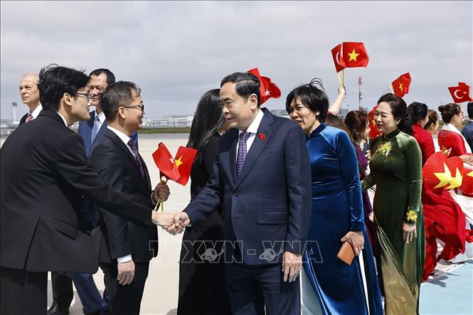 Lễ đón Chủ tịch Quốc hội Trần Thanh Mẫn và Phu nhân tại sân bay Istanbul, TP Istanbul, Thổ Nhĩ Kỳ. Ảnh: Doãn Tấn – TTXVN