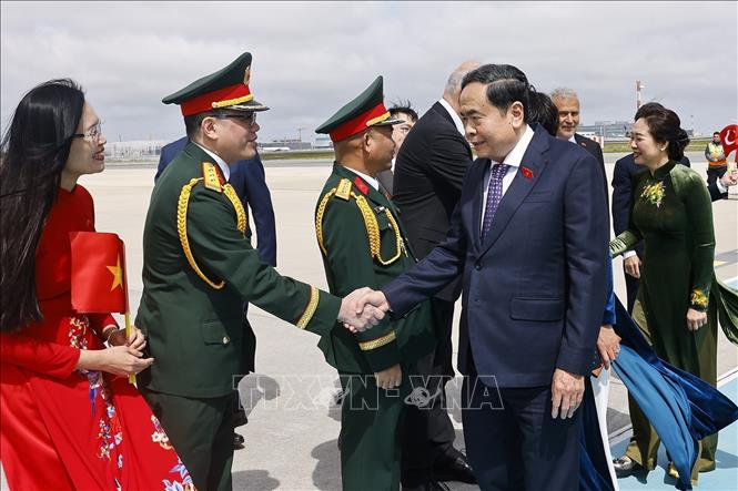 Chủ tịch Quốc hội Trần Thanh Mẫn và Phu nhân cùng đoàn đại biểu cấp cao Việt Nam đến thành phố Istanbul. Ảnh: Doãn Tấn – TTXVN