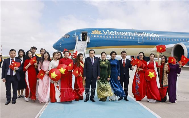 Chủ tịch Quốc hội Trần Thanh Mẫn và Phu nhân với cộng đồng người Việt Nam tại Thổ Nhĩ Kỳ. Ảnh: Doãn Tấn – TTXVN