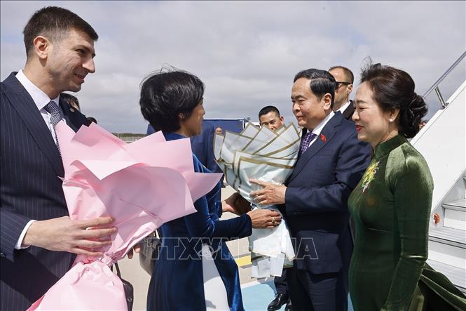 Lễ đón Chủ tịch Quốc hội Trần Thanh Mẫn và Phu nhân tại sân bay Istanbul, TP Istanbul, Thổ Nhĩ Kỳ. Ảnh: Doãn Tấn – TTXVN