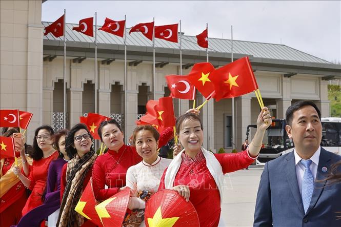 Lễ đón Chủ tịch Quốc hội Trần Thanh Mẫn và Phu nhân tại sân bay Istanbul, TP Istanbul, Thổ Nhĩ Kỳ. Ảnh: Doãn Tấn – TTXVN