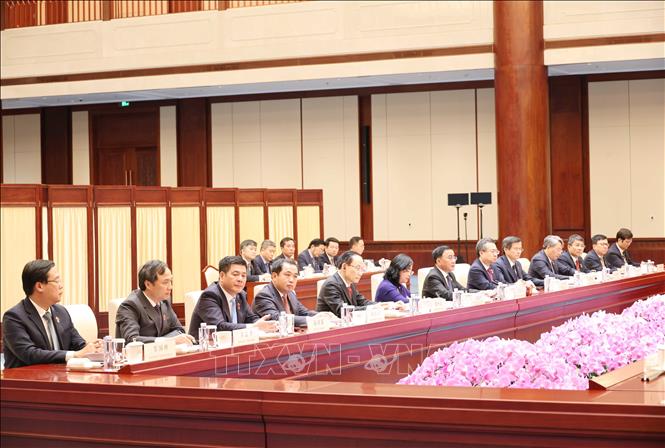 Đoàn đại biểu Việt Nam do đồng chí Trần Cẩm Tú dẫn đầu tại cuộc gặp. Ảnh: Công Tuyên - PV TTXVN tại Trung Quốc