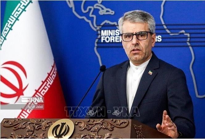 Người phát ngôn Bộ Ngoại giao Iran Esmail Baghaei phát biểu trong cuộc họp báo tại Tehran. Ảnh: IRNA/TTXVN