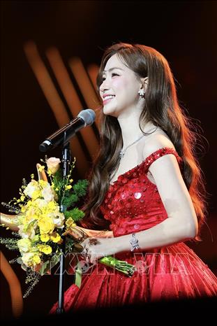 Ca sĩ Hoà Minzy đoạt giải 