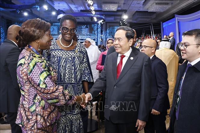 Chủ tịch Quốc hội Trần Thanh Mẫn với đại biểu. Ảnh: Doãn Tấn - TTXVN