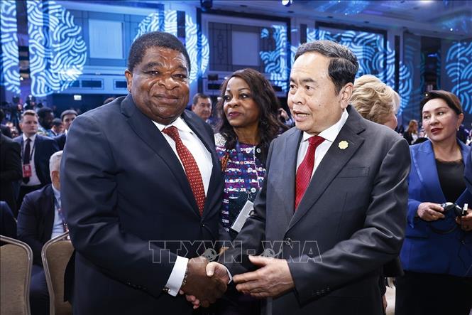 Chủ tịch Quốc hội Trần Thanh Mẫn với ông Martin Chungong, Tổng Thư ký Liên minh Nghị viện thế giới (IPU). Ảnh: Doãn Tấn - TTXVN