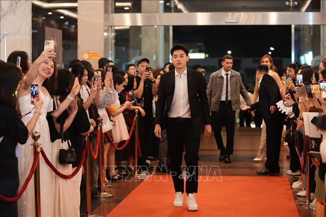 Cầu thủ bóng đá Nguyễn Đình Bắc đến tham dự buổi lễ. Ảnh: Phạm Tuấn Anh - TTXVN