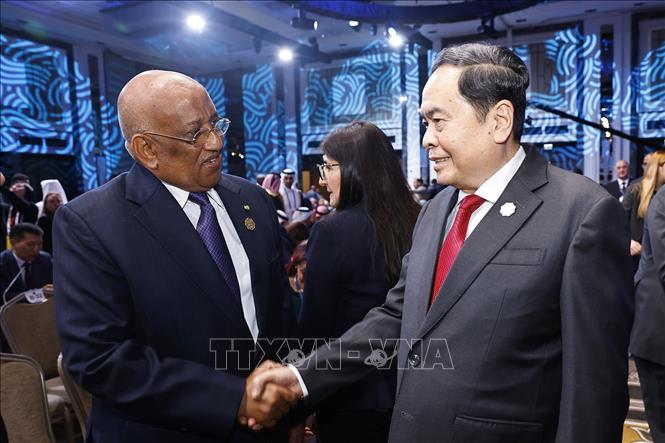 Chủ tịch Quốc hội Trần Thanh Mẫn với đại biểu. Ảnh: Doãn Tấn - TTXVN