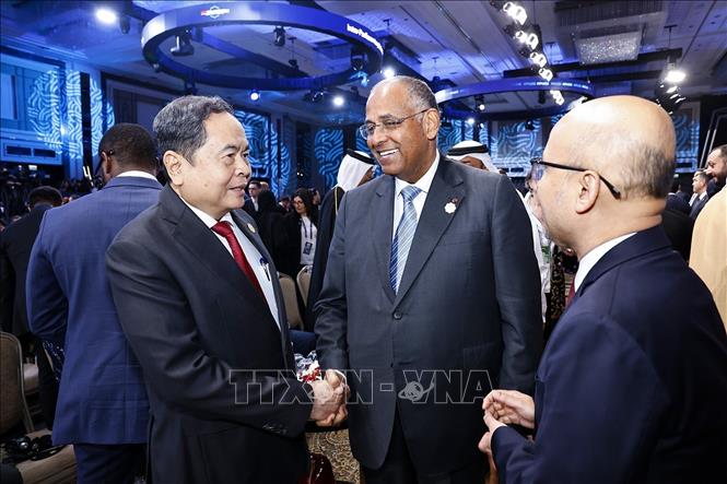 Chủ tịch Quốc hội Trần Thanh Mẫn với đại biểu. Ảnh: Doãn Tấn - TTXVN