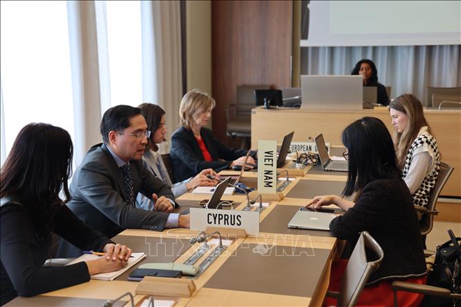 Tham tán Công sứ Phạm Quang Huy - Phó Trưởng Phái đoàn Việt Nam tại Geneva cho biết Việt Nam đã chính thức có công hàm gửi Tổng Giám đốc WTO và các Uỷ ban liên quan. Ảnh: Anh Hiển - PV TTXVN tại Thụy Sĩ 