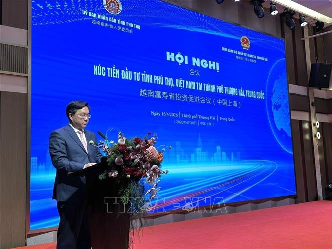 Chủ tịch UBND tỉnh Phú Thọ Trần Duy Đông phát biểu tại hội nghị xúc tiến tại Thượng Hải, Trung Quốc. Ảnh: TTXVN phát