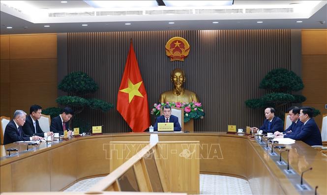 Thủ tướng Lê Minh Hưng điện đàm với Thủ tướng Singapore Lawrence Wong. Ảnh: Dương Giang-TTXVN