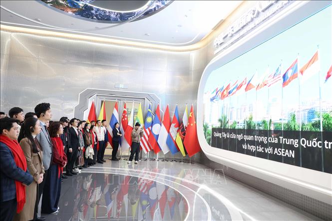 Với lợi thế địa lý gần ASEAN, Nam Ninh được lựa chọn làm điểm đặt Trung tâm đổi mới sáng tạo AI Trung Quốc - ASEAN, nhằm phát huy vai trò cửa ngõ kết nối giữa Trung Quốc với Đông Nam Á. Ảnh: Công Tuyên - PV TTXVN tại Trung Quốc