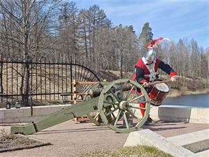Hồi sinh truyền thống pháo binh thế kỷ XVIII tại lâu đài cổ nước Nga