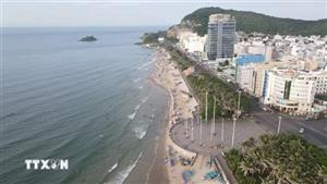 Nguyên nhân nước biển bãi Sau ở Vũng Tàu chuyển màu xanh, đỏ