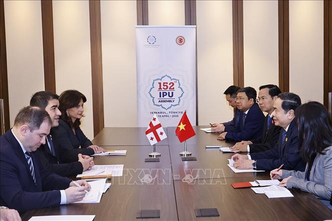 Chủ tịch Quốc hội Trần Thanh Mẫn gặp Chủ tịch Quốc hội Gruzia Shalva Papuashvili. Ảnh: Doãn Tấn – TTXVN