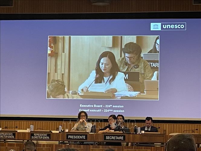 PGS. Phan Thị Hà Dương, Giám đốc Trung tâm quốc tế Nghiên cứu và Đào tạo Toán học (ICRTM) phát biểu tại kỳ họp lần thứ 224 Hội đồng chấp hành UNESCO. Ảnh: TTXVN phát 