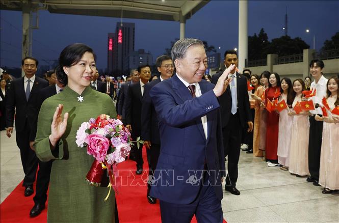 Lễ đón Tổng Bí thư, Chủ tịch nước Tô Lâm và Phu nhân tại Ga Nam Ninh Đông, thành phố Nam Ninh. Ảnh: Thống Nhất - TTXVN