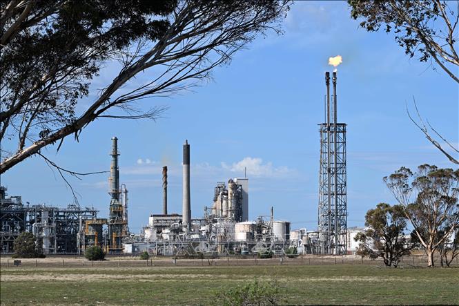 Nhà máy lọc dầu Viva Energy ở thành phố Geelong, bang Victoria, Australia ngày 16/4/2026. Ảnh: THX/TTXVN 