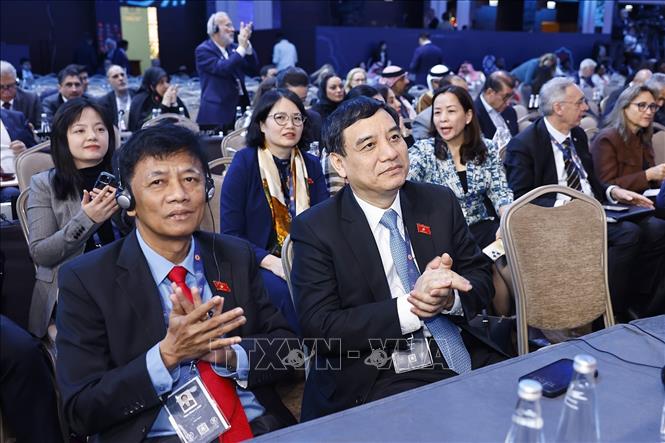 Đại biểu đoàn Việt Nam dự Phiên thảo luận chung IPU-152 về chủ đề “Nuôi dưỡng hy vọng, bảo đảm hòa bình và bảo vệ công lý cho các thế hệ tương lai”. Ảnh: Doãn Tấn – TTXVN