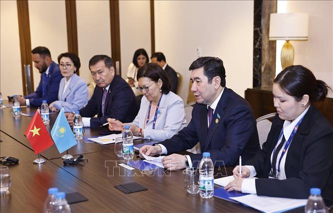 Chủ tịch Hạ viện Kazakhstan Yerlan Koshanov phát biểu. Ảnh: Doãn Tấn – TTXVN