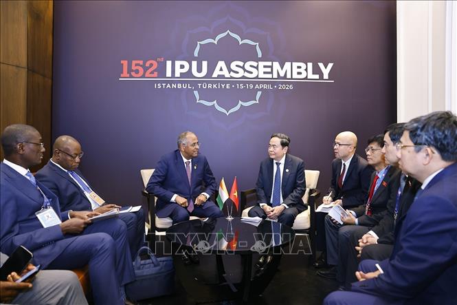 Chủ tịch Quốc hội Trần Thanh Mẫn kiến Chủ tịch Quốc hội Côte d'Ivoire Patrick Achi. Ảnh: Doãn Tấn – TTXVN