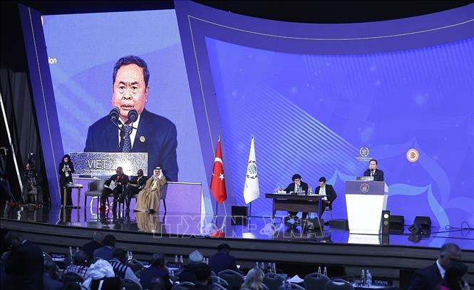 NA Chairman Tran Thanh Man delivers his address at the general debate of the 152nd Assembly of the Inter-Parliamentary Union. VNA Photo: Doãn Tấn