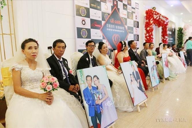 Lễ cưới tập thể cho 41 cặp đôi khuyết tật có hoàn cảnh đặc biệt khó khăn với chủ đề “Kết nối tin yêu - Vẹn tròn hạnh phúc” tại Thành phố Hồ Chí Minh. Ảnh: Thanh Vũ - TTXVN