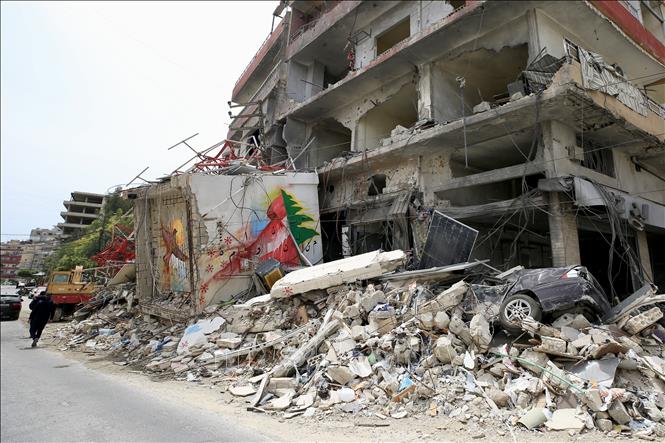 Toà nhà ở thành phố Tyre, miền Nam Liban bị phá huỷ sau các vụ tấn công của Israel ngày 9/4/2026. Ảnh: THX/TTXVN