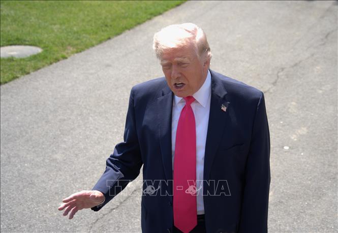 Tổng thống Mỹ Donald Trump trả lời phỏng vấn của báo giới tại Nhà Trắng ngày 16/4/2026. Ảnh: THX/TTXVN