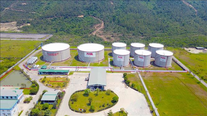 Kho xăng dầu của Công ty Cổ phần Xăng dầu Dầu khí Vũng Áng. Ảnh: Hữu Quyết - TTXVN 