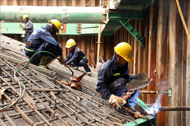 Không khí thi công khẩn trường trên công trường dự án cầu Trần Hưng Đạo những ngày tháng 4/2026. Ảnh: Quốc Khánh - TTXVN