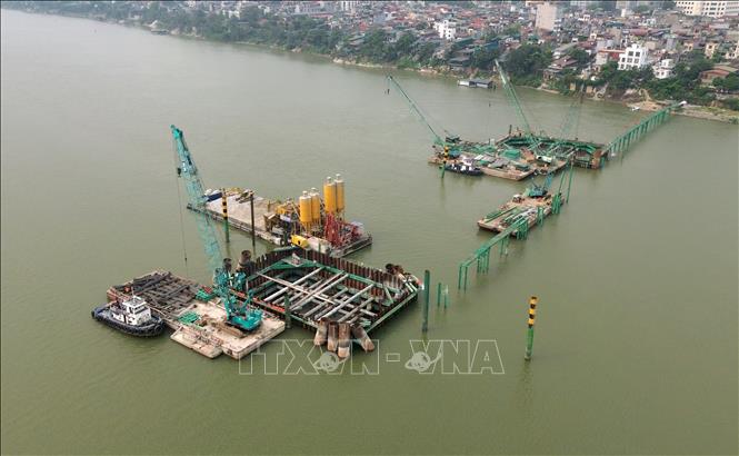 Các trụ TC2, TC3 phía phường Hồng Hà được thi công đảm bảo tiến độ yêu cầu. Ảnh: Quốc Khánh - TTXVN