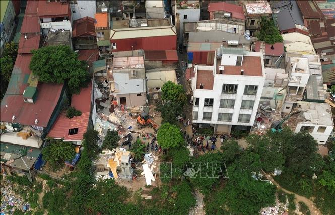 Đến thời điểm này, trụ cầu TC1 trên cạn phía ngõ 695 phố Bạch Đằng, phường Hồng Hà nhà thầu chưa thể triển khai thi công do vướng công tác đền bù giải phóng mặt bằng ảnh hưởng chung đến tiến độ toàn dự án. Ảnh: Quốc Khánh - TTXVN