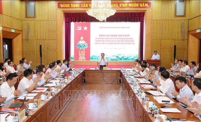 Trưởng Ban Tuyên giáo và Dân vận Trung ương Trịnh Văn Quyết làm việc với 5 cơ quan báo chí chủ lực quốc gia. Ảnh: Phương Hoa - TTXVN