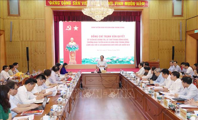 Trưởng Ban Tuyên giáo và Dân vận Trung ương Trịnh Văn Quyết làm việc với 5 cơ quan báo chí chủ lực quốc gia. Ảnh: Phương Hoa - TTXVN